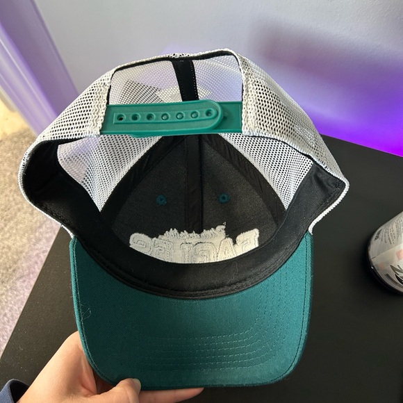 Women’s NFL Eagles Hat - Picture 3 of 4
